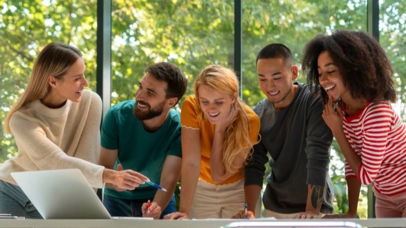 Éducation, emploi, égalité : comment les jeunes générations veulent changer le monde